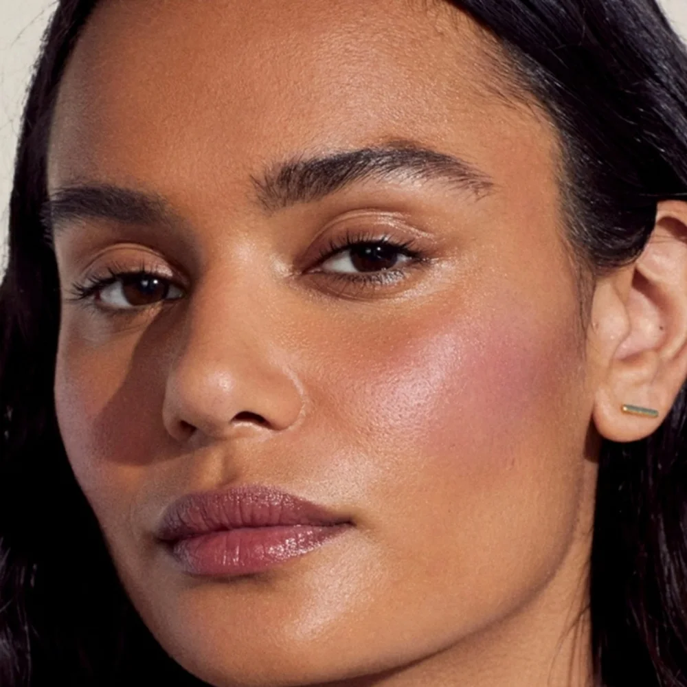 MERIT The Minimalist Perfecting Complexion Stick - Shade: AMBER - Picture 4 of 7